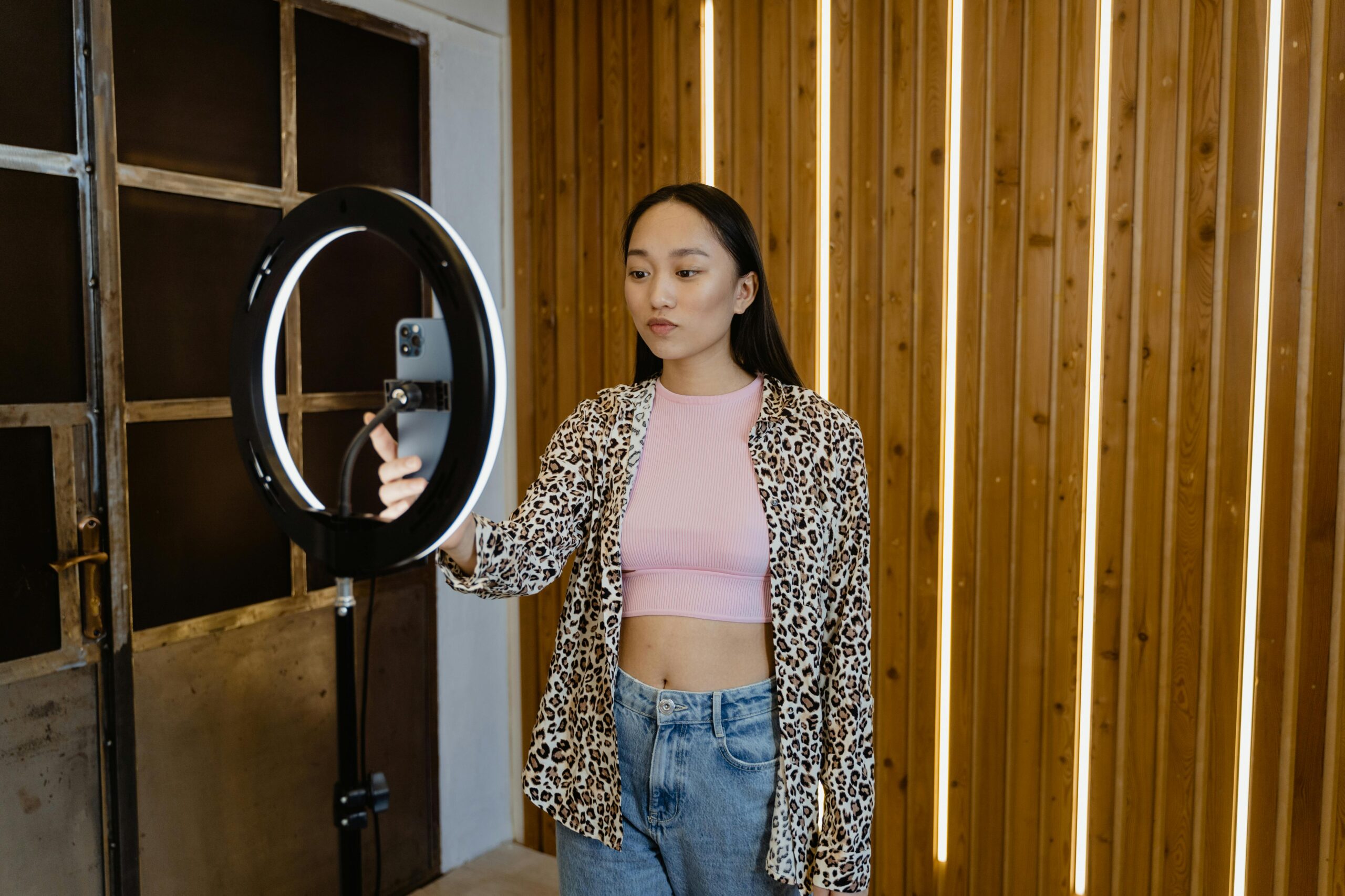 Kostenloses Stock Foto zu asiatische frau, beeinflusser, bts