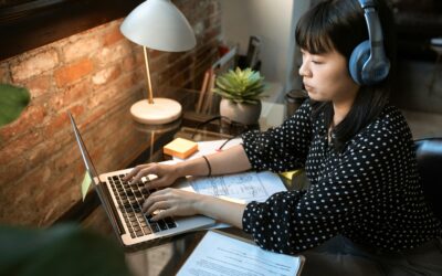 Künstliche Intelligenz im Online Marketing: Chancen und Herausforderungen